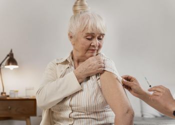 BEZPŁATNE SZCZPIENIA PRZECIWKO KRZTUŚCOWI DLA OSÓB POWYŻEJ 65. ROKU ŻYCIA