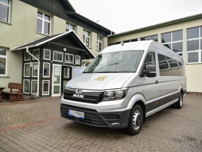 ZAKUP AUTOBUSU NA UŻYTEK GMINNEGO ZARZĄDU OŚWIATY SŁUŻĄCEGO GŁÓWNIE NA POTRZEBY SZKOŁY PODSTAWOWEJ W LEŚNIE