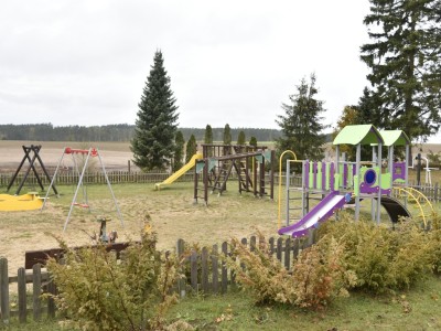 DOPOSAŻONO PLACE ZABAW W GMINIE