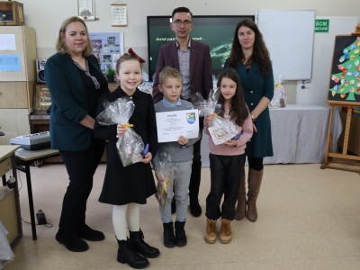 Reprezentacja klas I-III Szkoły Podstawowej w Czyczkowach. 