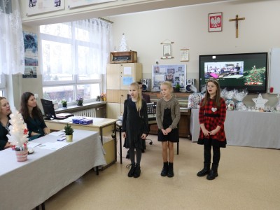 Reprezentacja klas I-III Szkoły Podstawowej w Czapiewicach.