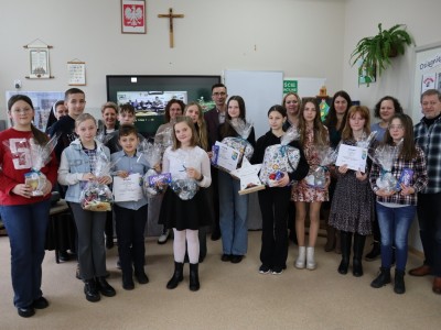 Uczniowie klas IV-VIII.