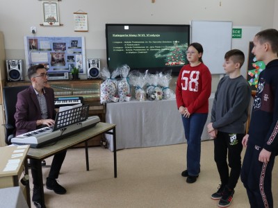 Reprezentacja klas IV-VIII Szkoły Podstawowej w Lubni.