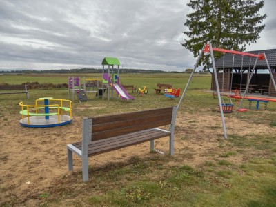 Plac zabaw w Małych Chełmach.