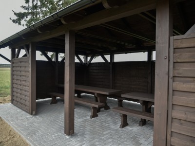 Wiata w Małych Chełmach.