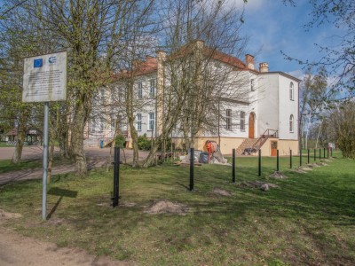 Budowa ogrodzenia w Wielkich Chełmach. 