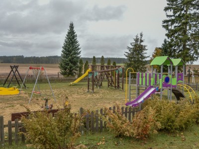 Plac zabaw w Wielkich Chełmach.