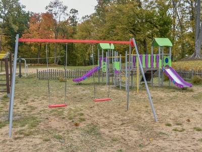 Plac zabaw w Wielkich Chełmach.