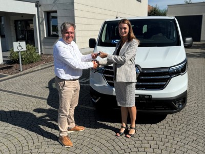 Umowa na zakup busa została zawarta z firmą „ZDUNEK” Sp. z o.o. z Gdańska. Kluczyki do auta odebrała Kamila Warda, kierownik ŚDS w Brusach.