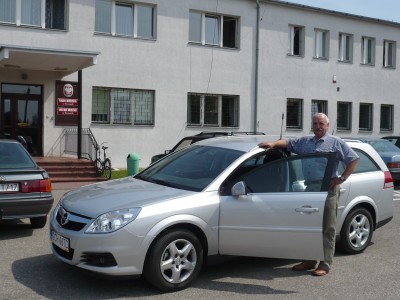 Rok 2007 - z nowo zakupionym samochodem służbowym.