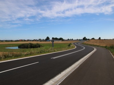 Droga Zalesie - Lubnia wraz z ścieżką rowerową. 