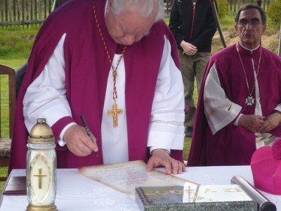 Wmurowanie kamienia węgielnego pod budowę kościoła w Męcikale - rok 2007