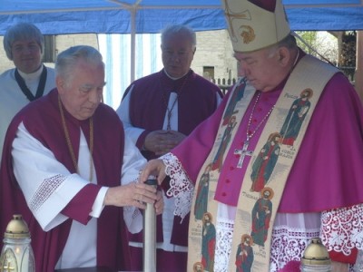 Wmurowanie kamienia węgielnego pod budowę kościoła w Męcikale - rok 2007