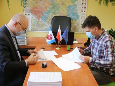 PODPISANIE UMOWY Z WYKONAWCĄ