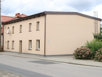 ODNOWIONY BUDYNEK KOMUNALNY PRZY UL. CHEŁMOWSKIEJ