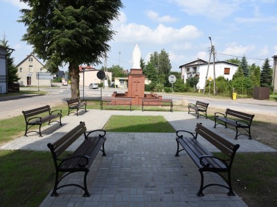 ZAGOSPODAROWYWANIE TERENU WOKÓŁ "STAREJ SZKOŁY"