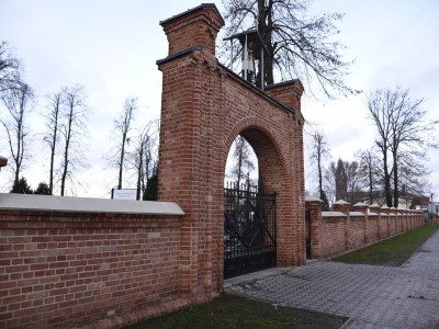 MUR CMENTARNY OD STRONY UL. GDAŃSKIEJ