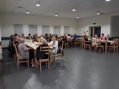 Dzień Kobiet w Lubni - poczęstunek i dużo uśmiechu.