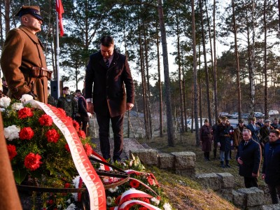 Delegacja Komitet Terenowego PiS w Chojnicach: Marek Rodzeń – Radny Rady Powiatu Chojnickiego, Marek Szmagliński – Radny Rady Powiatu Chojnickiego i Bartosz Bluma – Radny Rady Miejskiej w Chojnicach
