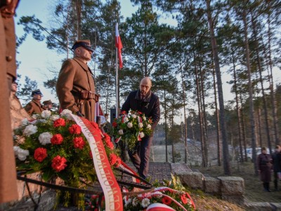 W imieniu Witolda Ossowskiego - Burmistrza Brus kwiaty złożył Krzysztof Gierszewski - Zastępca Burmistrza