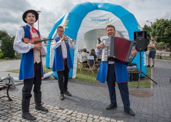 RADIO WEEKEND Z MOBILNYM  STUDIEM W BRUSACH