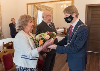 Państwo Gromowscy odznaczeni medalem za długoletnie pożycie małżeńskie