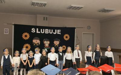 SP W CZAPIEWICACH: Pasowanie na ucznia i przedszkolaka