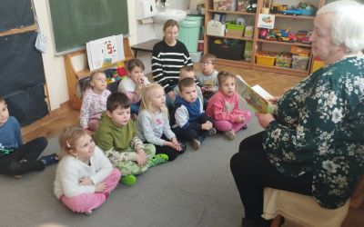 PRZEDSZKOLE NR 1: Babciu, dziadku poczytaj mi