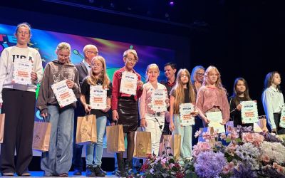 SP W LEŚNIE: Sukces uczennic w konkursie plastycznym