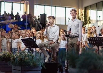 KONCERT UWIELBIENIA "PONAD FALE" W BRUSACH