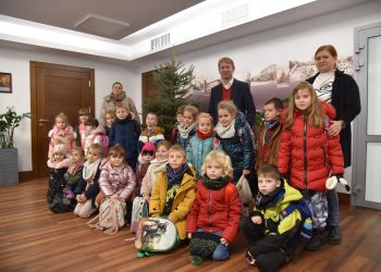 DZIECI Z WIELKICH CHEŁMÓW ODWIEDZIŁY URZĄD MIEJSKI W BRUSACH