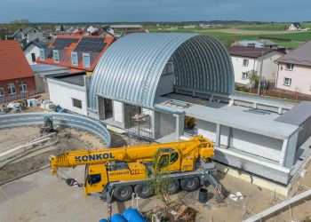 MONTAŻ KONSTRUKCJI DACHU HALI SPORTOWEJ W CZYCZKOWACH