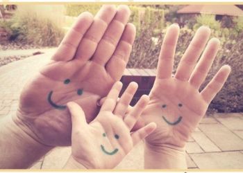 Światowy Dzień Adopcji. Narysuj uśmiech na dłoni!