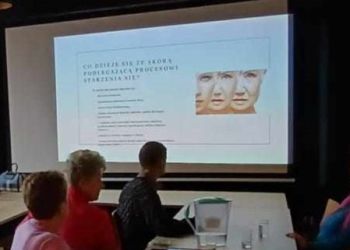 PIELĘGNACJA SKÓRY SENIORÓW – SPOTKANIE Z KOSMETYCZKĄ