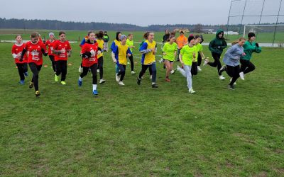 GMINNE IGRZYSKA MŁODZIEŻY SZKOLNEJ W DRUŻYNOWYCH BIEGACH PRZEŁAJOWYCH DZIEWCZĄT