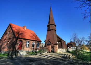 Remont posadzki w prezbiterium zabytkowego kościoła w Leśnie