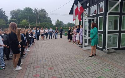 SP W LEŚNIE: Uroczyste rozpoczęcie roku szkolnego 2025/2026