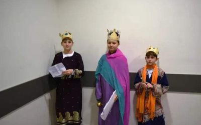 SP LUBNIA: Jasełka kaszubskie na spotkaniu opłatkowym w Lubni