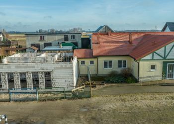 ROSNĄ MURY NOWEJ REMIZY STRAŻACKIEJ W CZAPIEWICACH