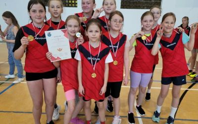 SP NR 1 W BRUSACH: Gminne Igrzyska Dzieci w dwóch ogniach usportowionych dziewcząt