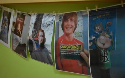 SP LEŚNO: SLEEVEFACE, CZYLI UBIERZ SIĘ W KSIĄŻKĘ