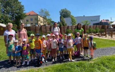 SP LUBNIA: Dzieci ze SP w  Lubni na wycieczce w Costerina Park w Kościerzynie