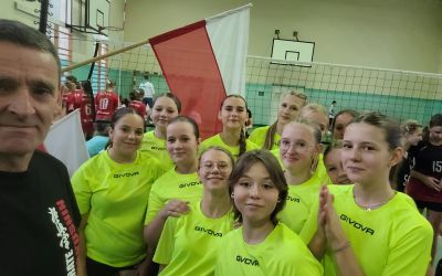 SP BRUSY NR 1: Turniej piłki siatkowej dziewcząt z okazji Święta Niepodległości