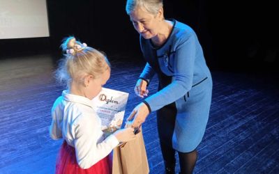 SP LEŚNO: POWIATOWY KONKURS PLASTYCZNY "BARWY JESIENI"