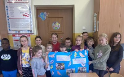 SP CZAPIEWICE: POMAGALIŚMY PTAKOM PRZETRWAĆ ZIMĘ