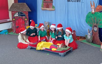 PRZEDSZKOLE NR 1: Dzień Kobiet dla Emerytowanych Pracowników Przedszkola nr 1 w Brusach