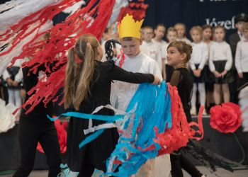 WSPÓLNE ŚWIĘTOWANIE NIEPODLEGŁOŚCI W SZKOLE PODSTAWOWEJ NR 2 W BRUSACH