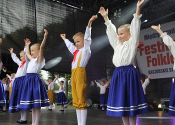 MIĘDZYNARODOWY FESTIWAL FOLKLORU - SOBOTNIE WYSTĘPY