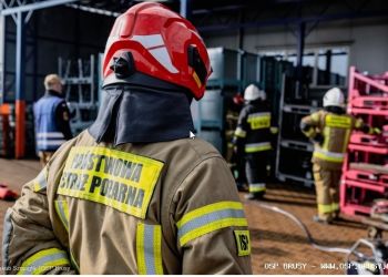 POŻAR W ZAKŁADZIE PRZEMYSŁOWYM - ĆWICZENIA STRAŻACKIE