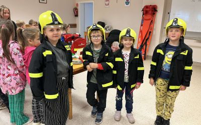 SP W CZAPIEWICACH: Zajęcia z pierwszej pomocy i pokaz wozu strażackiego